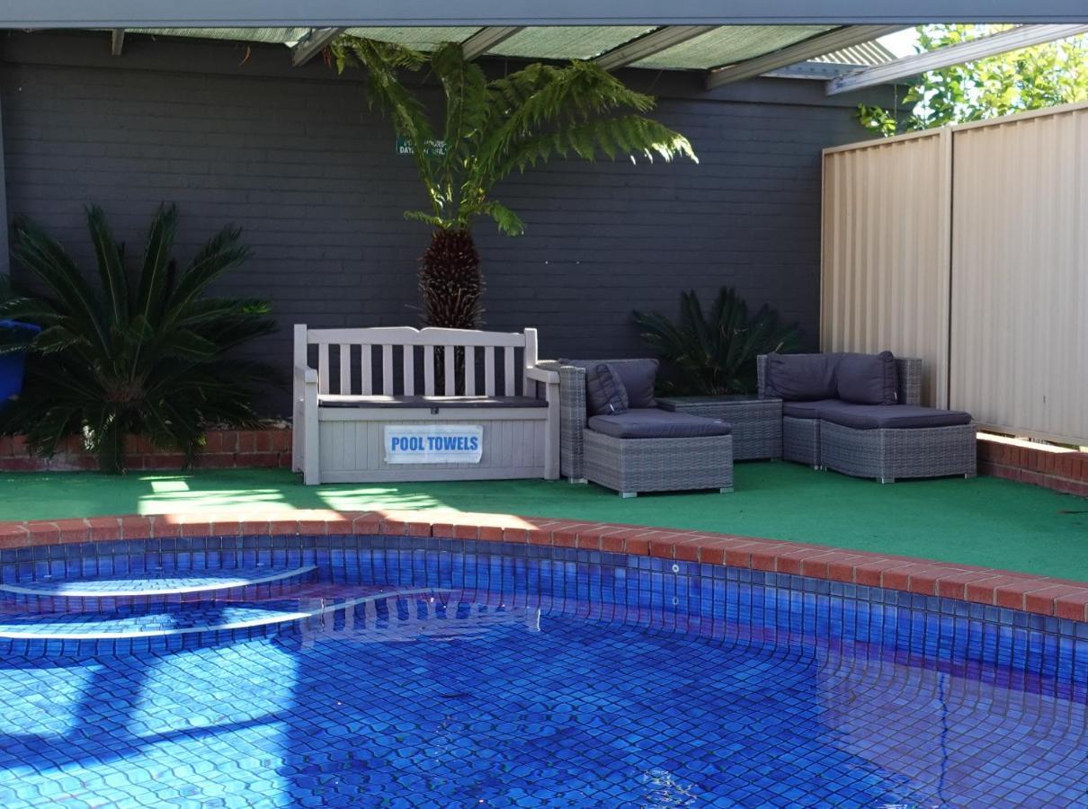 Golden Reef Motor Inn Bendigo Bagian luar foto